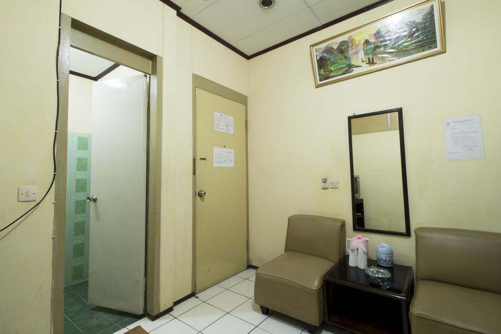 Reddoorz @ Klender Hotel Jakarta Exterior foto